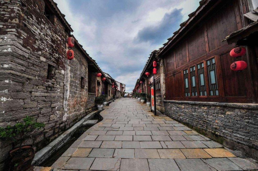 南昌高新：不尽快去办房产证 得赔九万违约金？